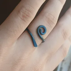 Anillo con curva y línea recta (2mm)