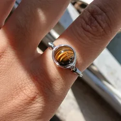 Anillo con piedra de ojo de tigre