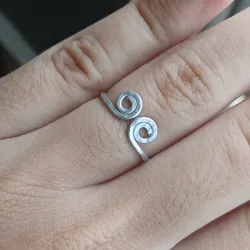 Anillo de dos espirales (para arriba)