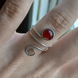 Anillo de dos vueltas con cuenta (6mm) y espiral (mini)