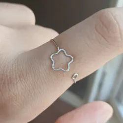 Anillo de estrellita