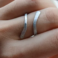 Anillo martillado de acero inoxidable