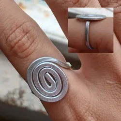 Anillo martillado de espiral grande