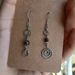 Aretes asimétricos de luna y espiral