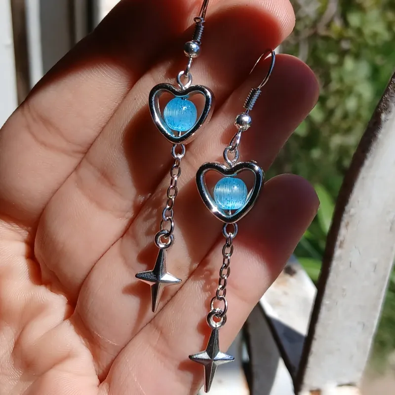 Aretes de corazón con cadena