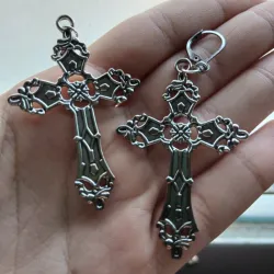 Aretes de cruz