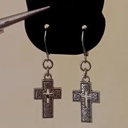 Aretes de cruz