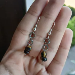 Aretes de cuarzo y alambrado tipo "S"