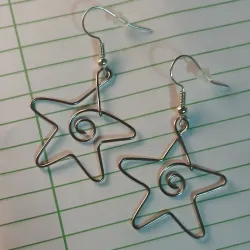 Aretes de estrella alambrados