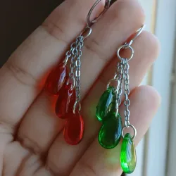 Aretes con lágrimas de colores