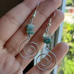 Aretes de cuarzos con espiral de alambre