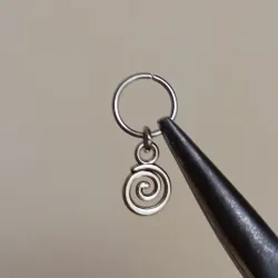 Arito con dije para el cabello