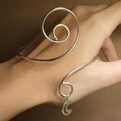 Brazalete con dije