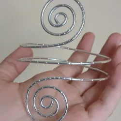 Brazalete de dos giros y dos espirales