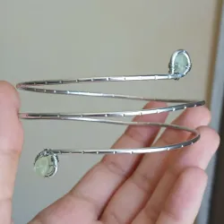Brazalete de dos vueltas con cuarzo (sin espiral)