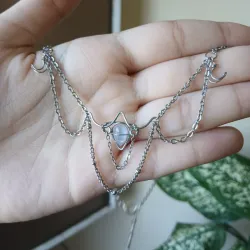 Collar de alambrado y cadena con cuenta de gota y lunitas