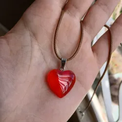 Collar de corazón con cuerito