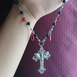 Collar de cruz y sangre 🩸💉