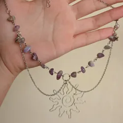 Collar de cuarzos y cadena con dije de Sol