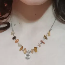 Collar de piedras naturales