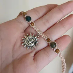 Gargantilla de Sol de macramé