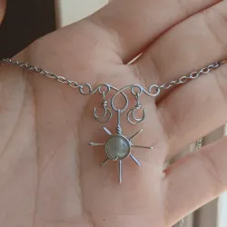 Collar de sol y lunitas (alambrismo)