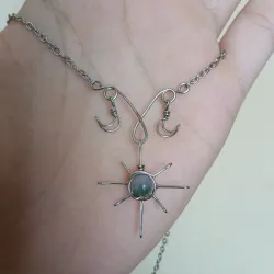 Collar de sol y lunitas (alambrismo)