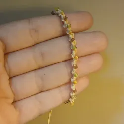 Pulsera de macramé con cuentecitas