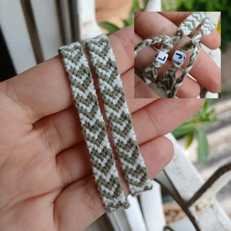 Pulseras tejidas de corazón