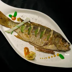 Pescado entero a la parrila