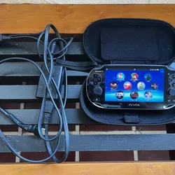 PSVita Fat. Pirateada con sd2vita + 64gb + bolso y cargador original