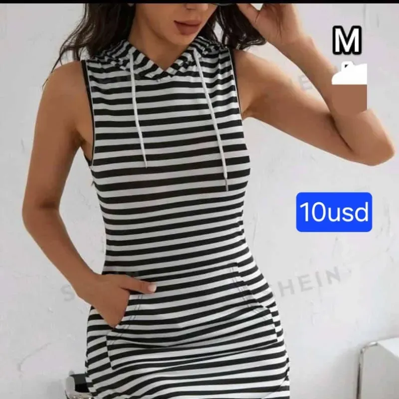 Vestido Corto de Rayas y Gorro