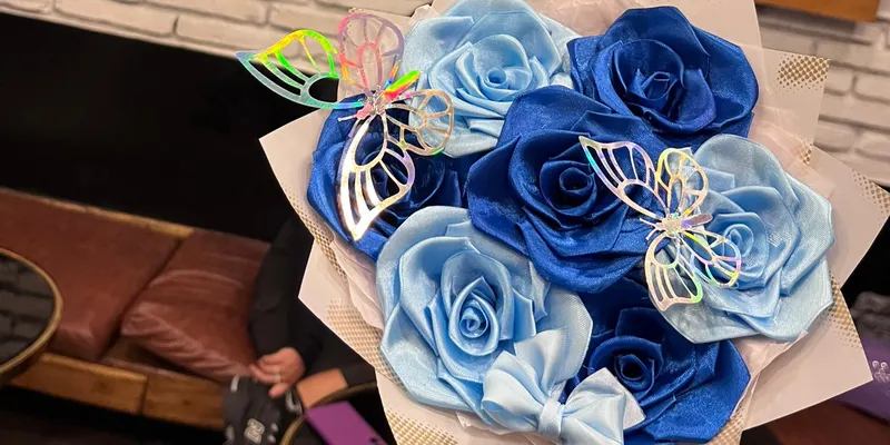 7 rosas con 🦋+🎀