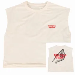 Beich mano letras rojas