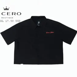 Negra con letras rojas