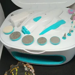 Kit recargable para manicura y pedicura