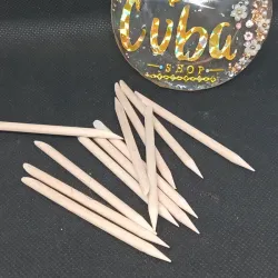 Palos de naranjo pequeños 