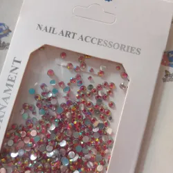 Pedrería en colores variados