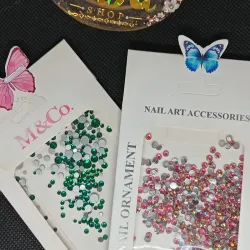 Pedrería en colores variados