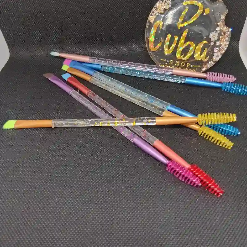 Pinceles con cepillos