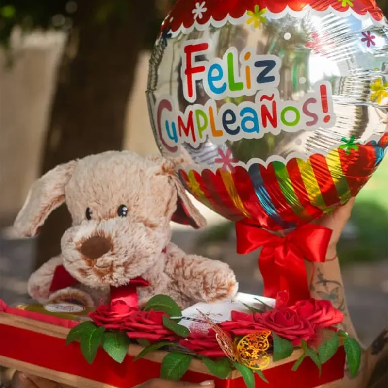 Peluche y rosas