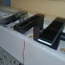 Llave mezcladora para lavamanos.