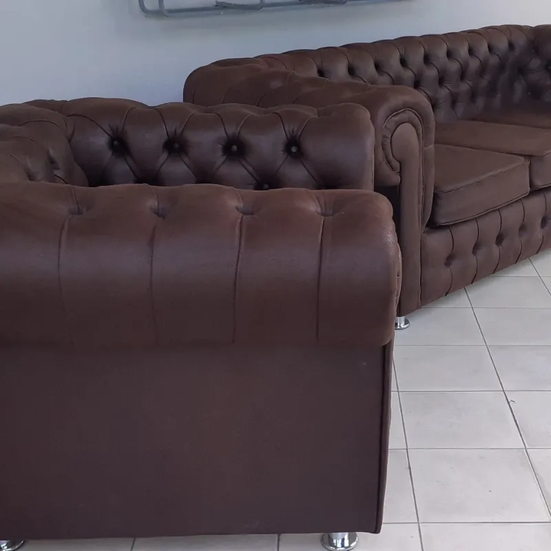 Conjunto de sofá y butacas Chesterfield