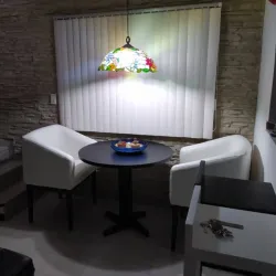 Juego de comedor de dos sillas tapizadas