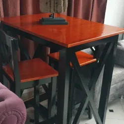 Juego de desayunador y dos banquetas