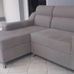 Sofá de dos plazas y chaise longue integrado