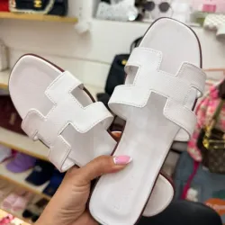 Sandalias de mujer Hermés.