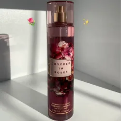 Colonia Covered in Roses de Bath & Body Works.