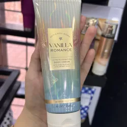 Crema corporal Vanilla Romance de Bath & Body Works 🍦✨: