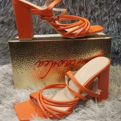 Tacones naranjas 🍊 😌 